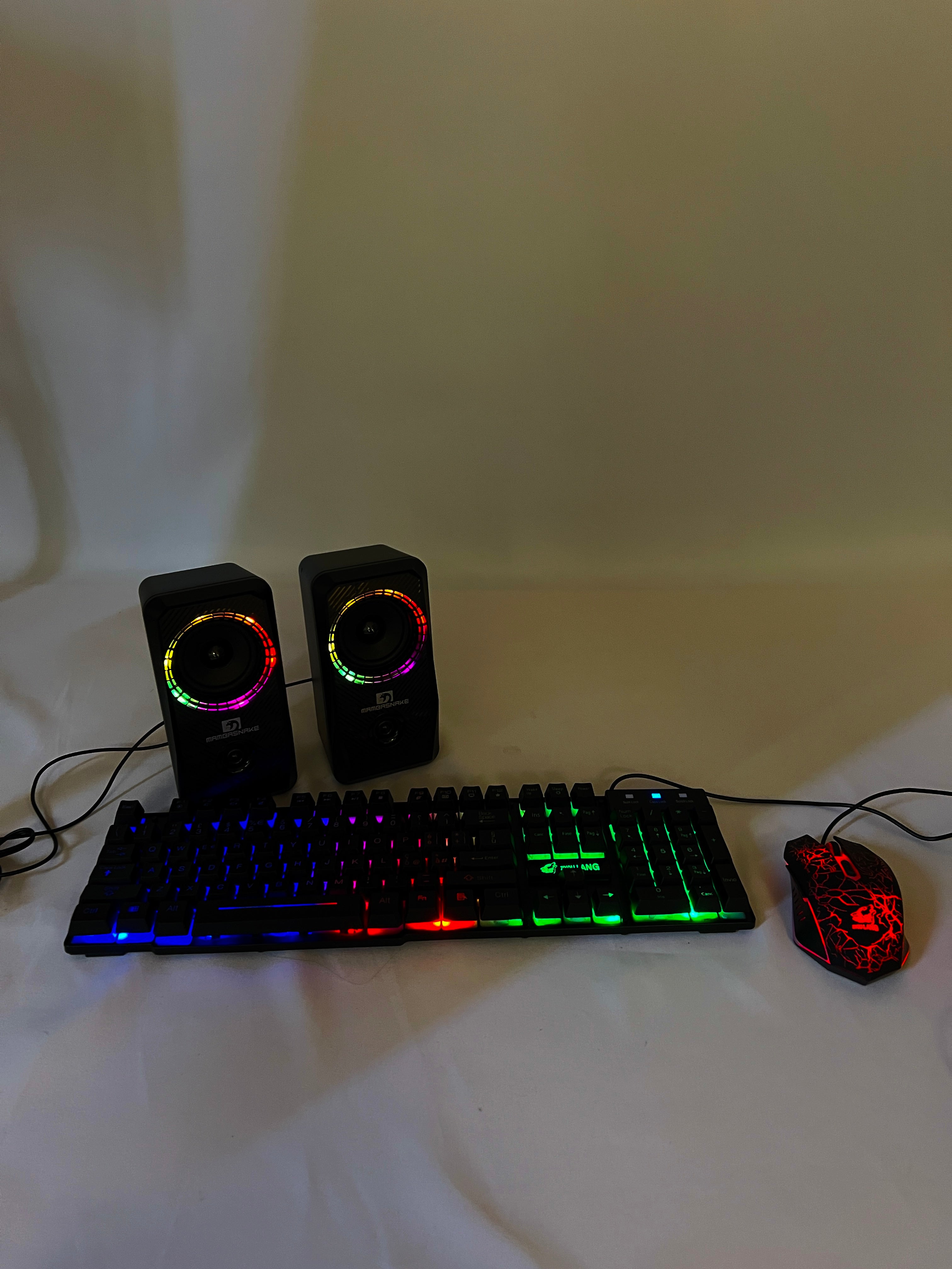 Pele, klaviatūra, skaļruņi Mambasnake RGB G502